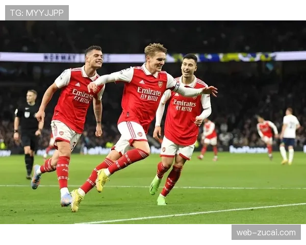 西汉姆联低位防线压缩空间策略，防守三区人员密度与逼抢强度关系